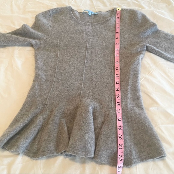 FLAWED Antonio Meloni 100% cashmere grey fitted peplum sweater top, size Small - Picture 10 of 16